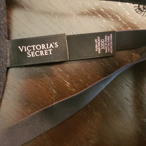 Front closure blue and black lace bra with detailed back - Picture 3 of 3